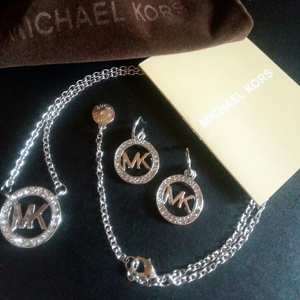 Michael Kors Silver Logo Matching Set🌷